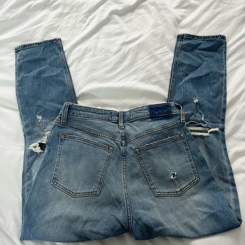 Abercrombie Curve Love ripped Jeans - Picture 2 of 3